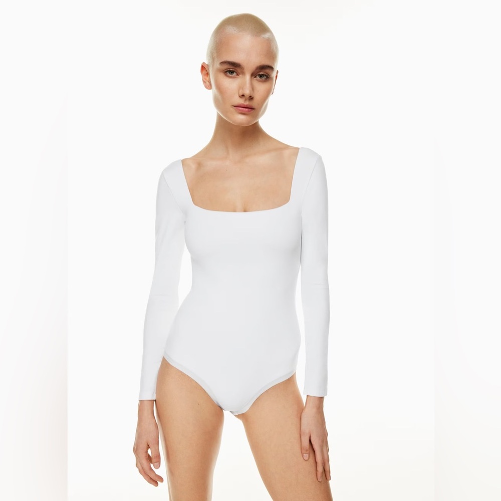 Aritzia’s Babaton Contour Square Neck Long Sleeve Bodysuit in White, size XS